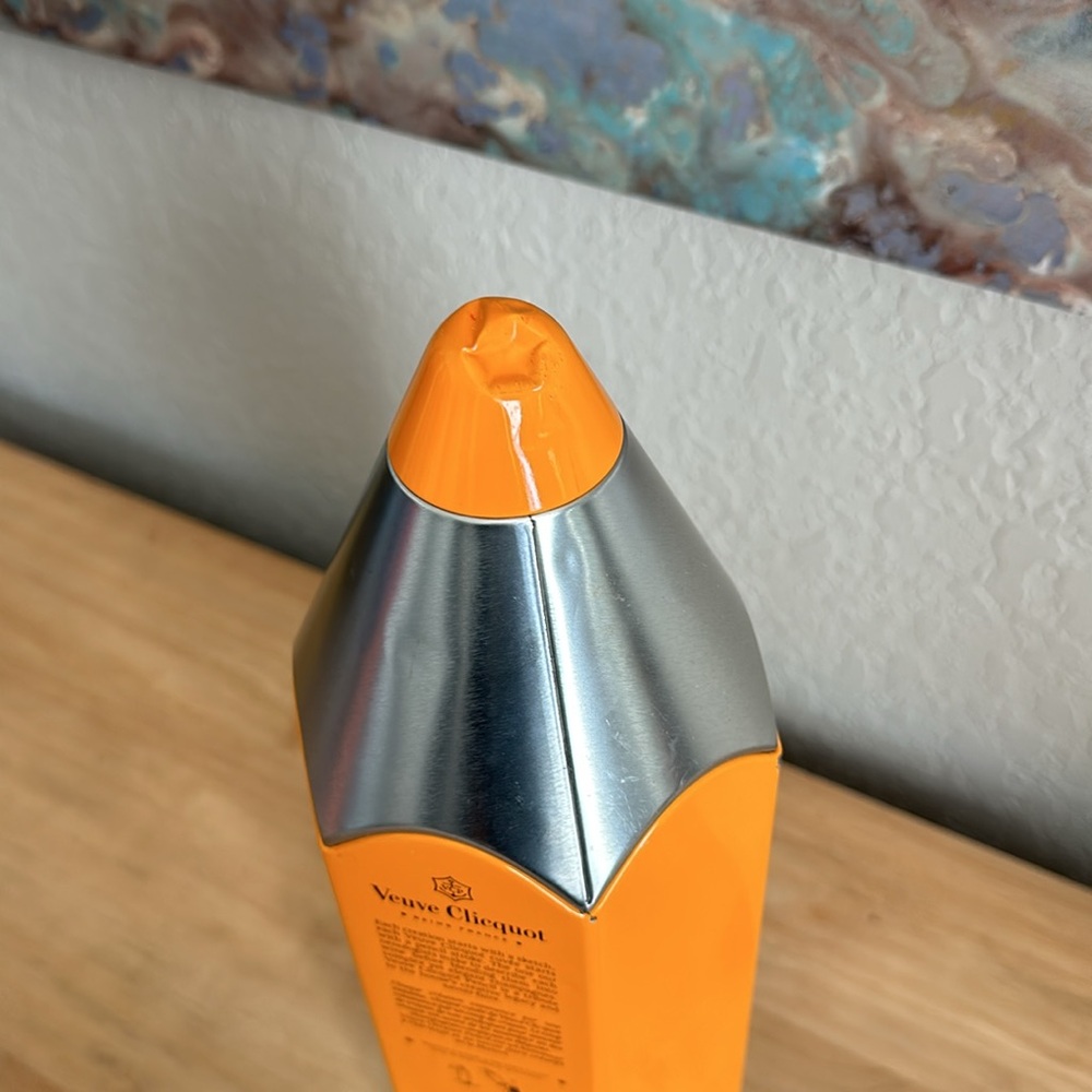 Venice Clicquot yellow pencils champagne bottle holder with screw off bottom - Picture 4 of 12
